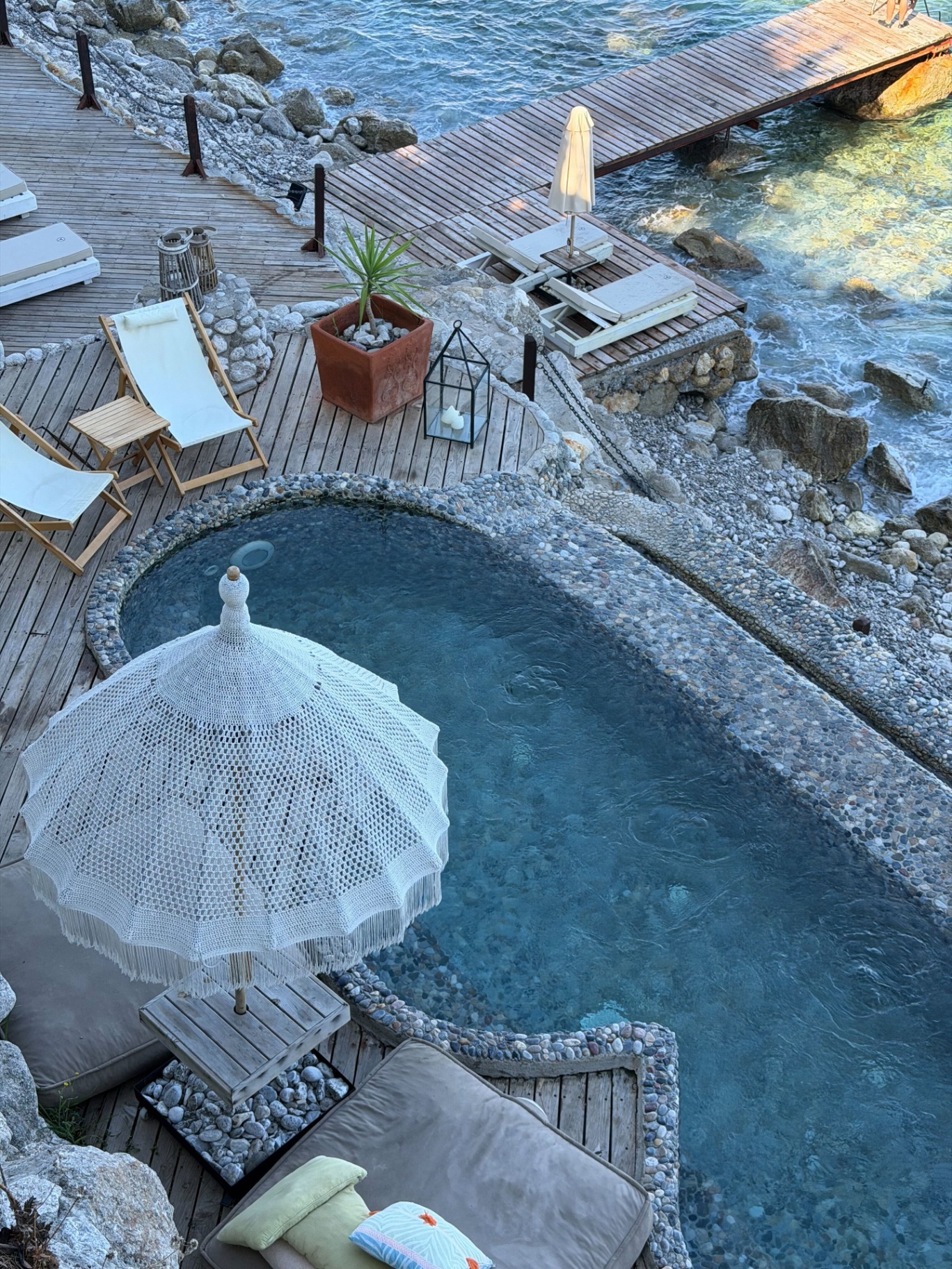 Бассейн у моря